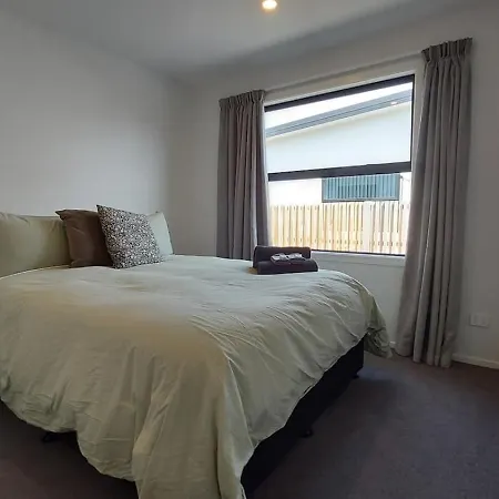 Sleek Suite By The Sand 2-Bedroom Dunedin Exterior photo